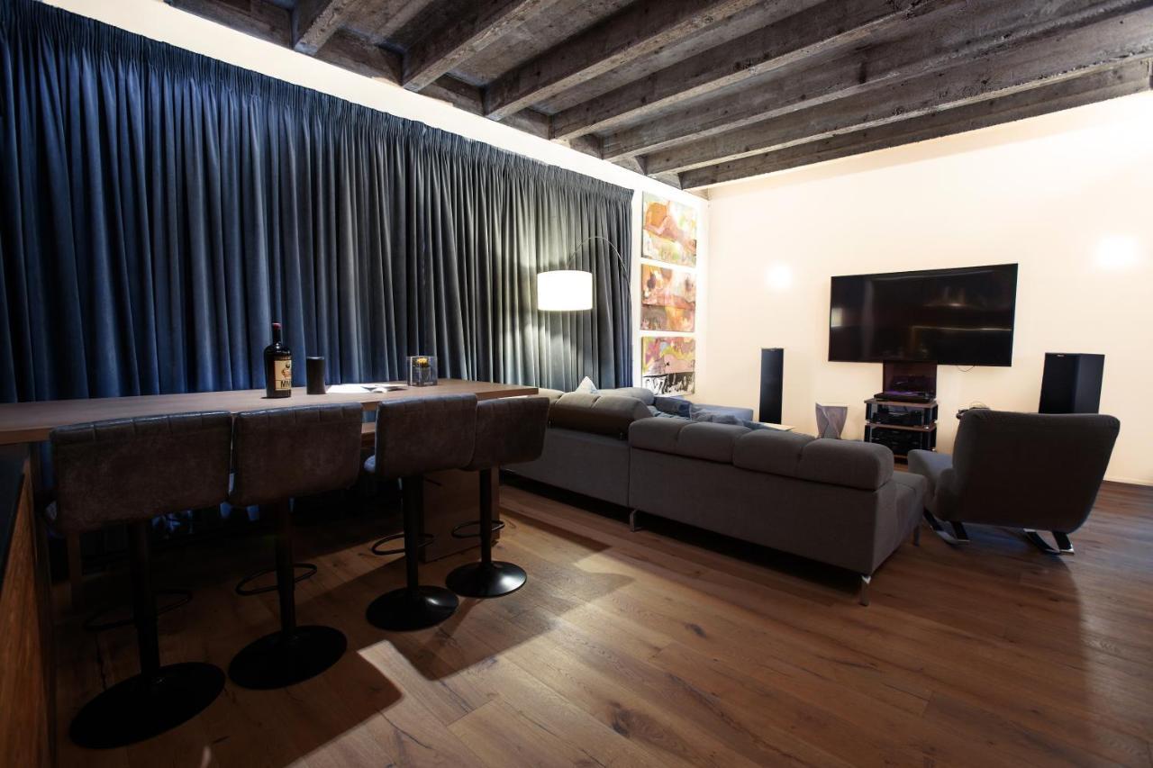 Contemporary Apartment With Fireplace & Terrace Банска-Бистрица Экстерьер фото